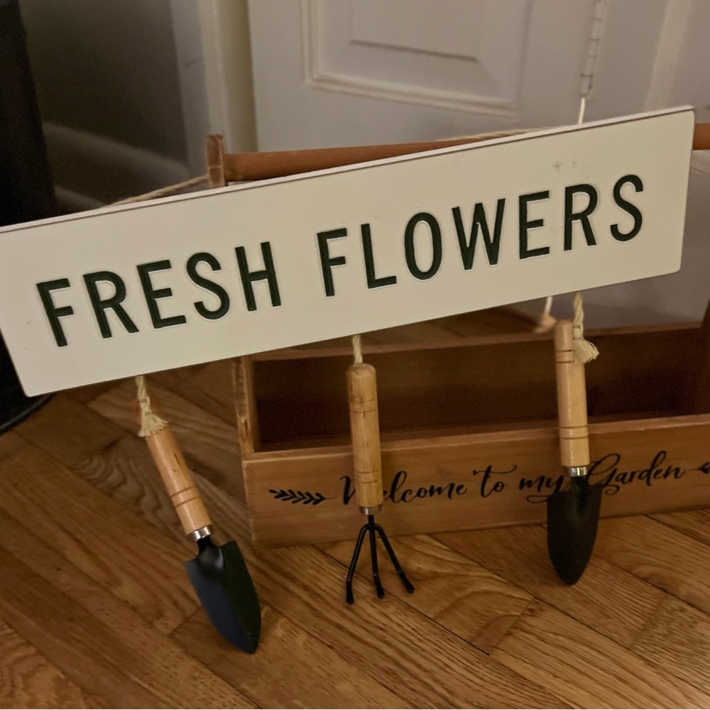 *NEVER USED* Garden tabletop carry trough & wall hanging